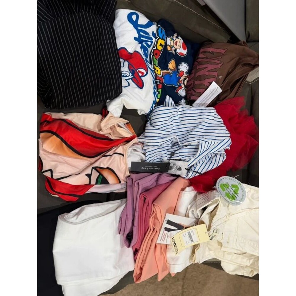 Bulk-lot of 13 items of clothing
